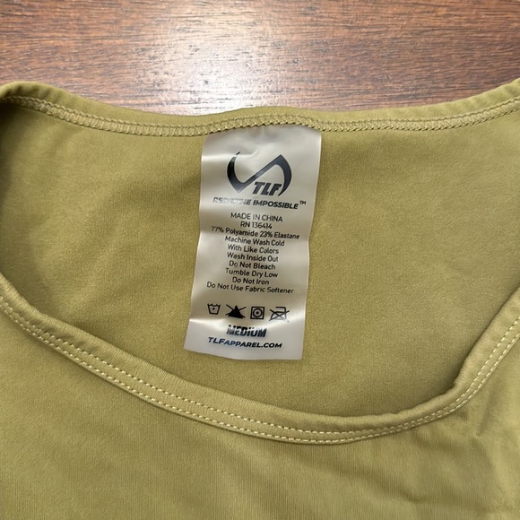 TLF cropped athletic top - Picture 3 of 4